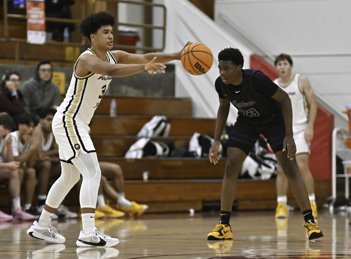 Archbishop Mitty vs Montgomery Torrey Pines Holiday Classic December 28, 2023 Photo-Justin Fine18